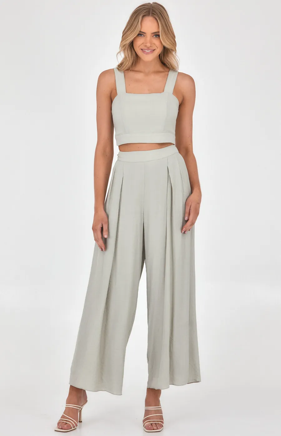 Textured Set with Crop and Pleated Pants