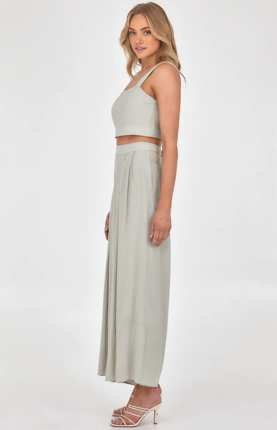 Textured Set with Crop and Pleated Pants